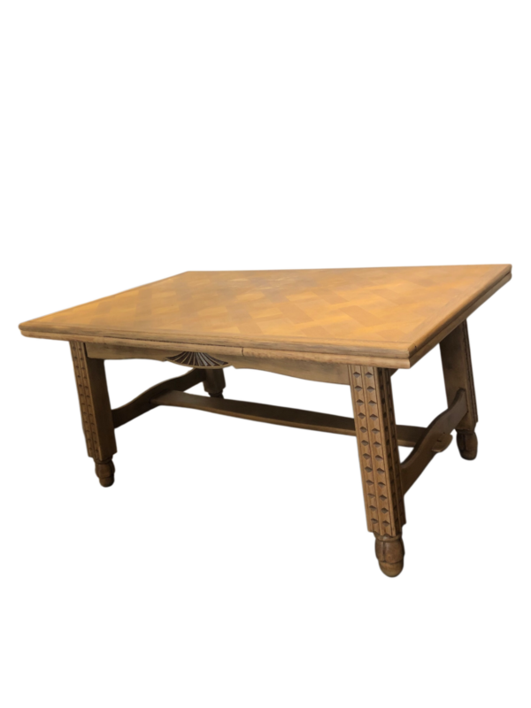 Grande table de salle à manger et rallonges intégrées