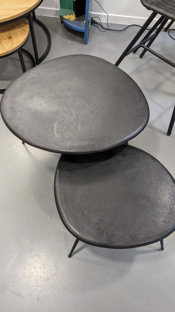 Paire de table basse en fonte d'aluminium – Image 2