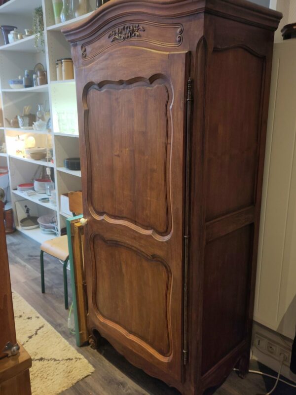 Armoire parisienne en bois rénovée – Image 2