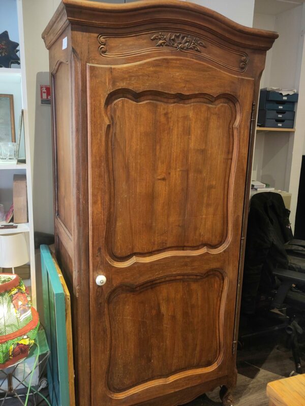 Armoire parisienne en bois rénovée – Image 3