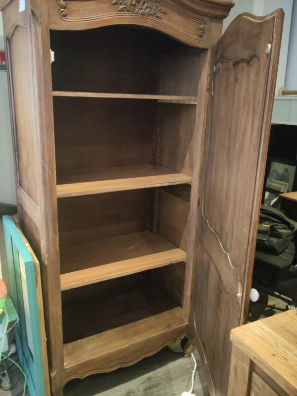 Armoire parisienne en bois rénovée – Image 4