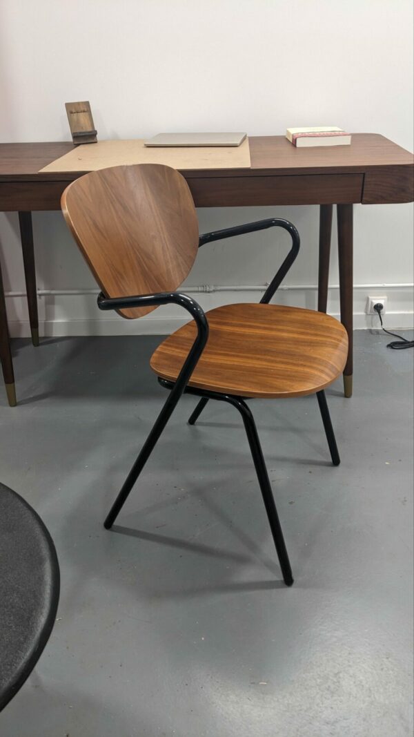 Chaise en noyer et métal – Image 5