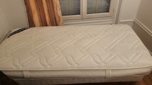 Lit sommiers à lattes tapissier epeda et matelas merinos – Image 2