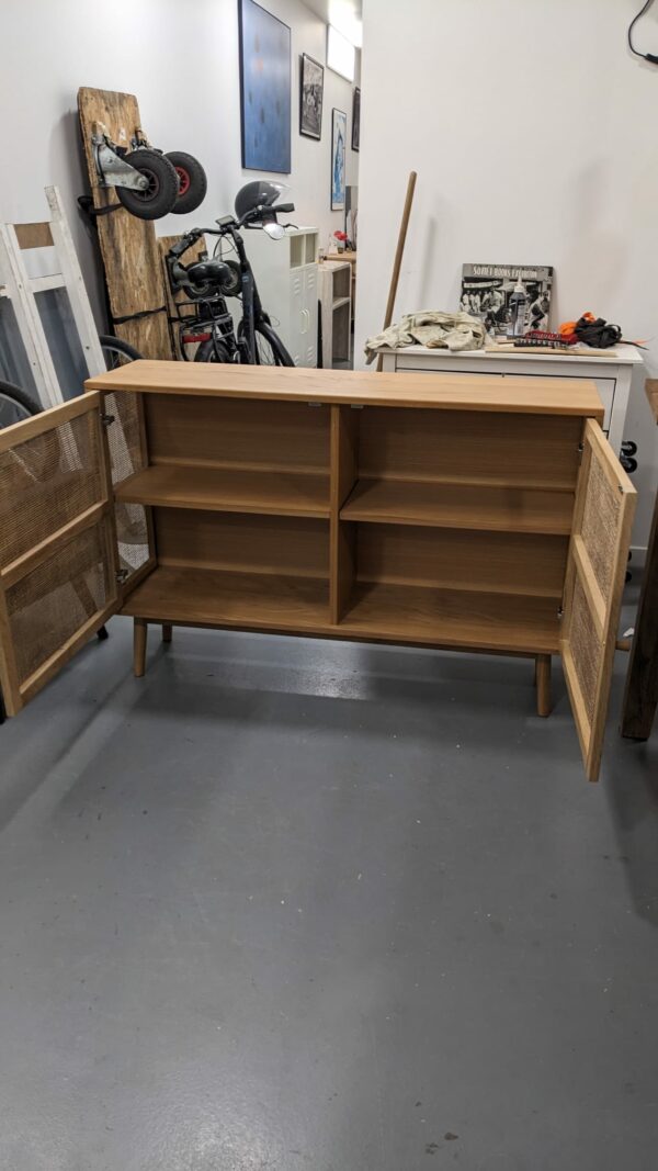 Buffet bas 2 portes en bois et en rotin - bois clair – Image 3