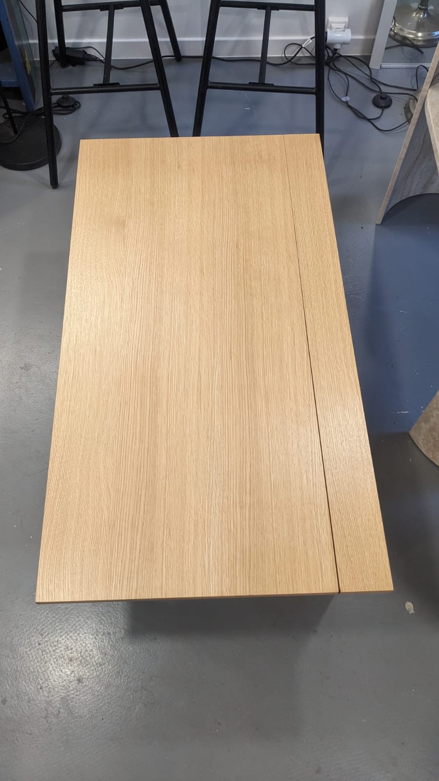 Table basse en bois avec plateau relevable – Image 3