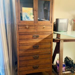 Meuble vitrine à tiroir