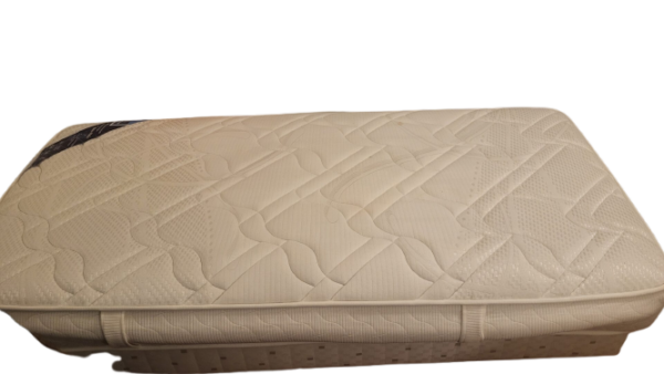 Lit sommiers à lattes tapissier epeda et matelas merinos