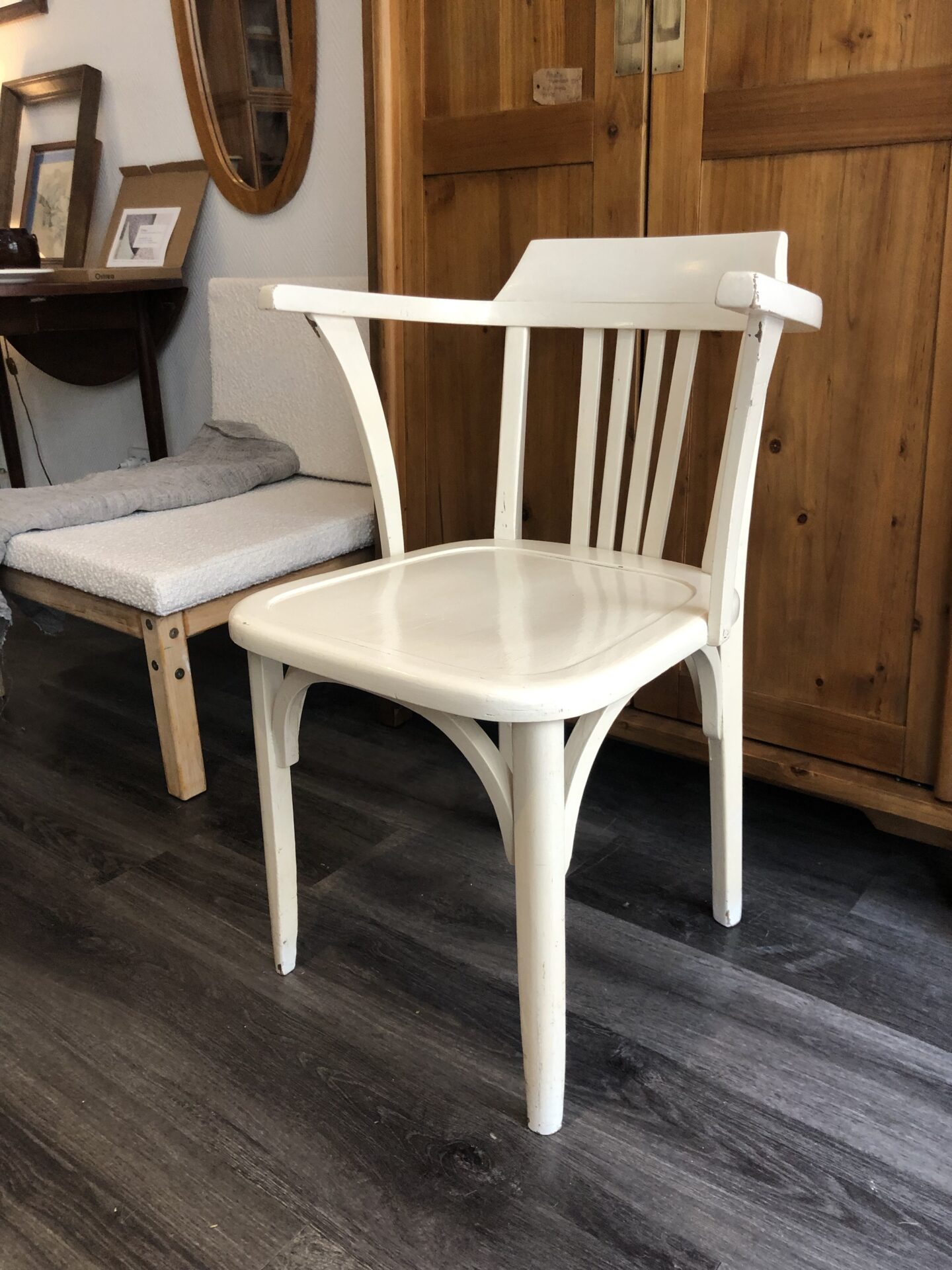 Fauteuil blanc style américain – Image 2