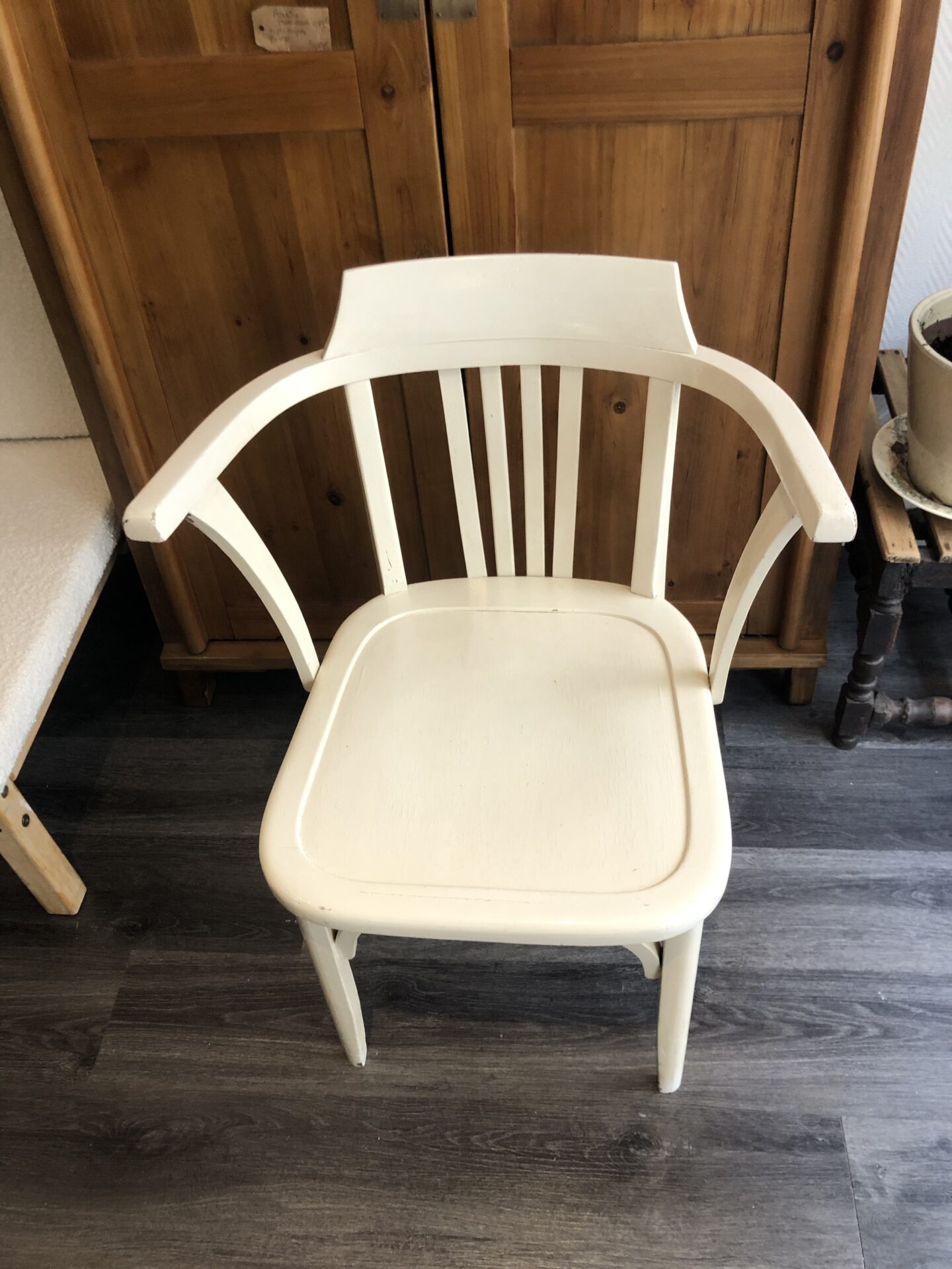 Fauteuil blanc style américain – Image 3