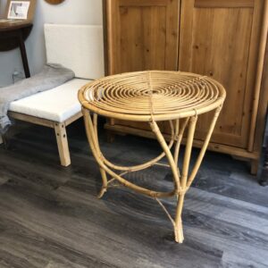 Table d’appoint en rotin