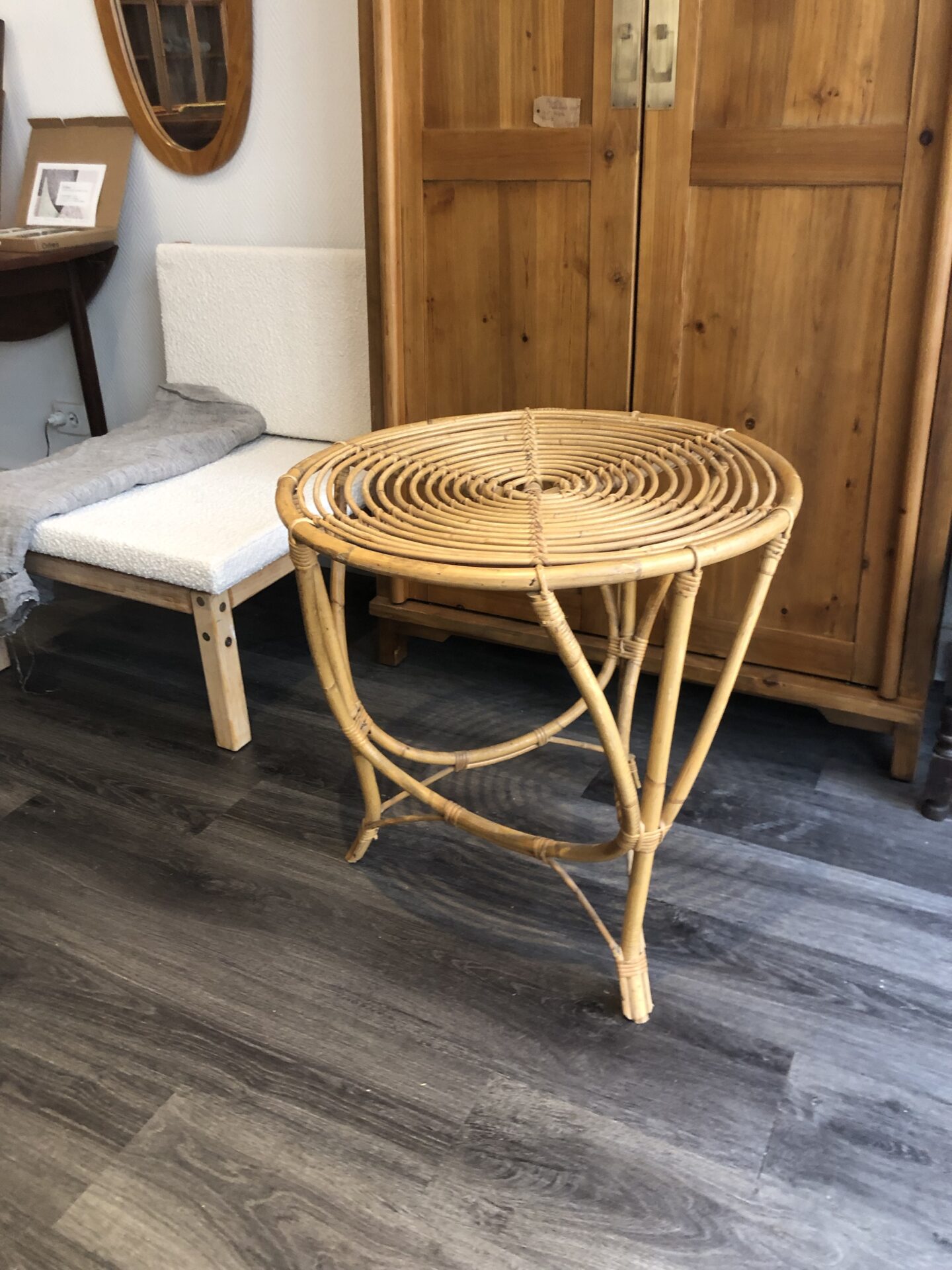 Table d’appoint en rotin – Image 2