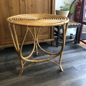 Table d’appoint en rotin