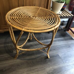 Table d’appoint en rotin