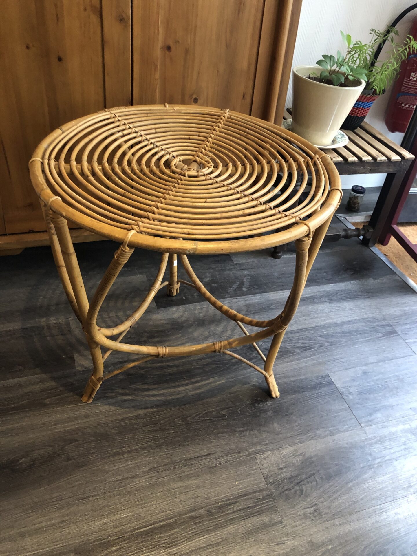 Table d’appoint en rotin – Image 5