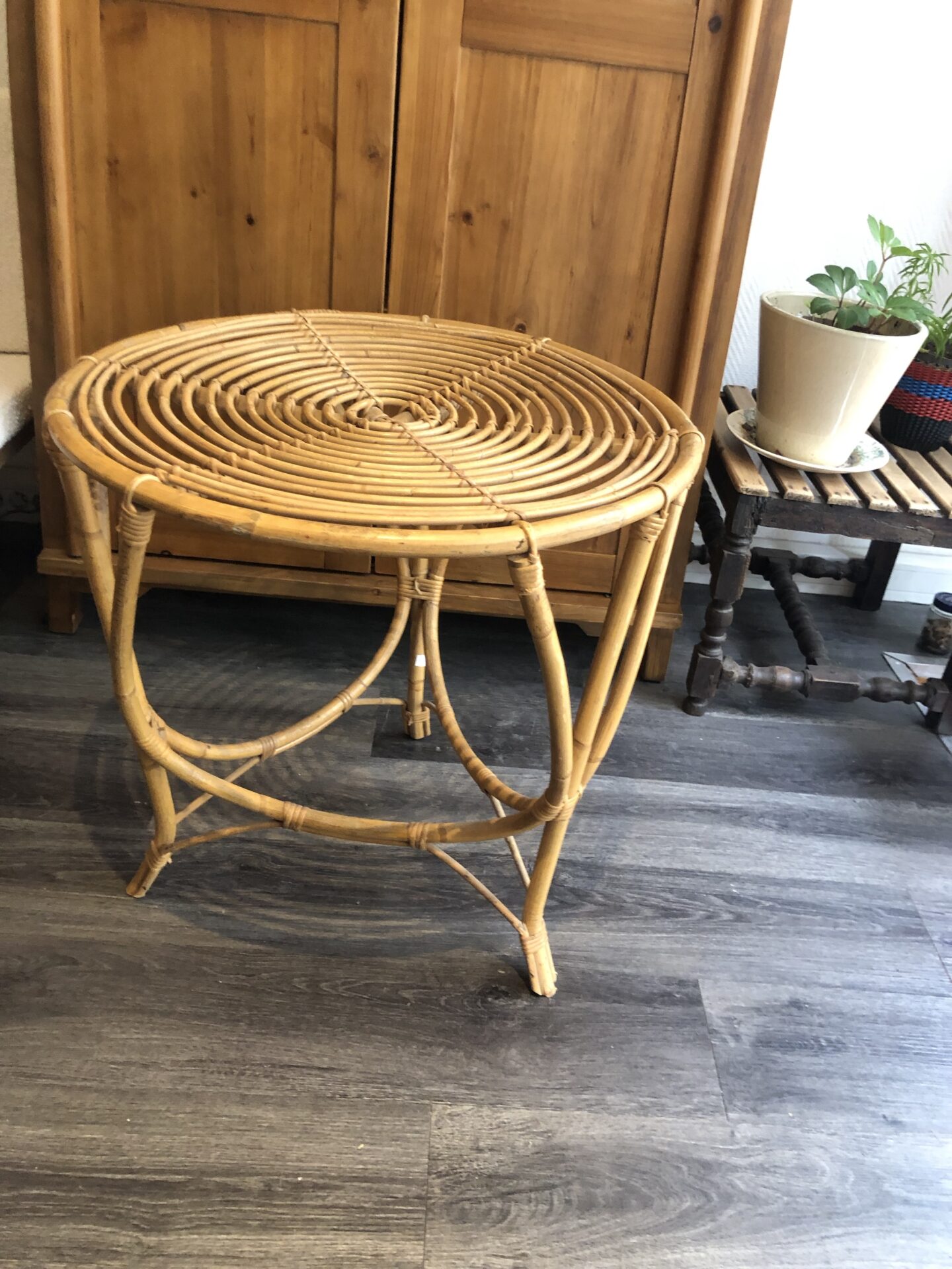 Table d’appoint en rotin – Image 6