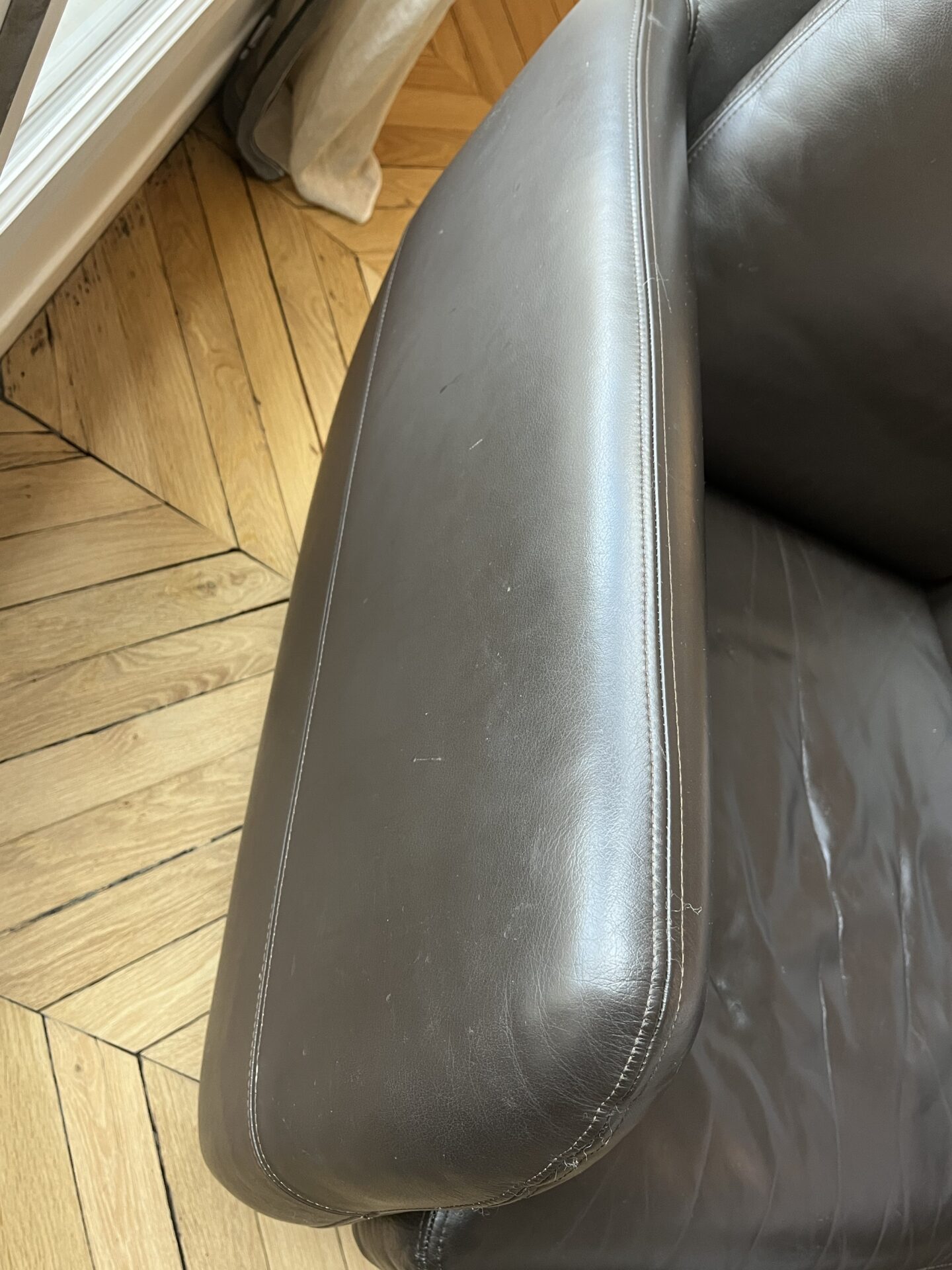 2 Fauteuils en Cuir Marron foncé Habitat - Modèle Ella – Image 4