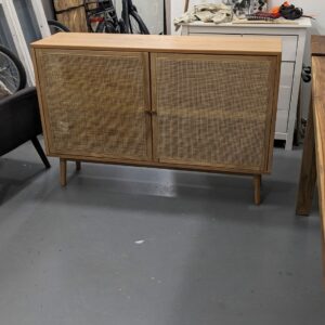 Buffet bas 2 portes en bois et en rotin – bois clair