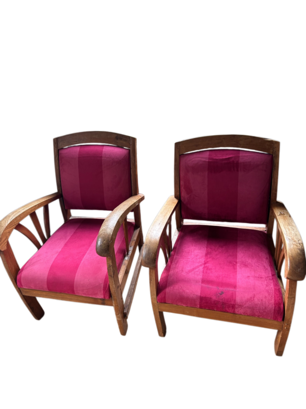 Paire de fauteuils style colonial