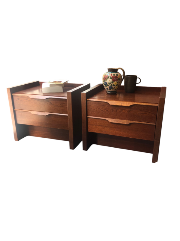 Paire de tables de chevet bois foncé années 70