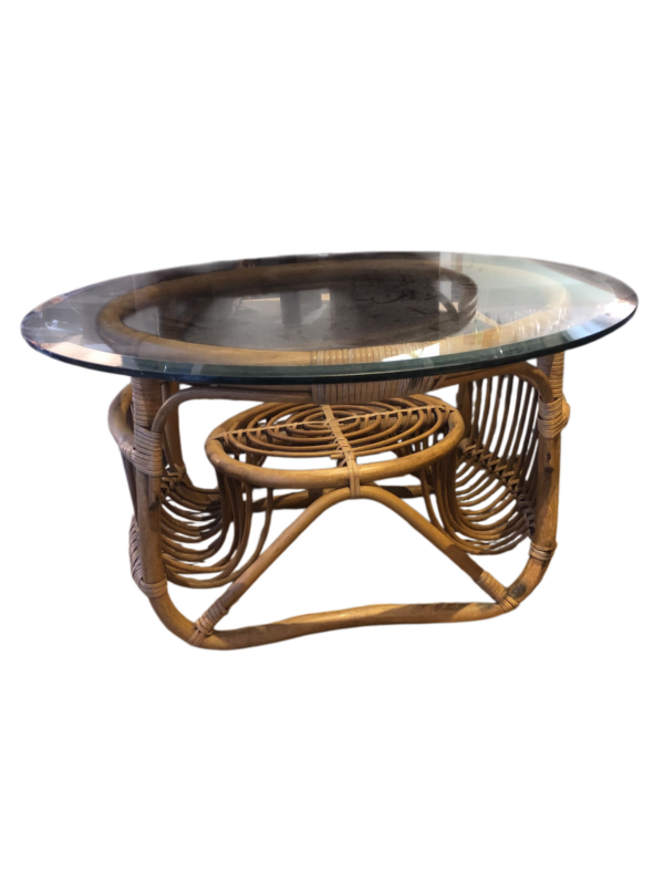 Table basse en rotin et verre