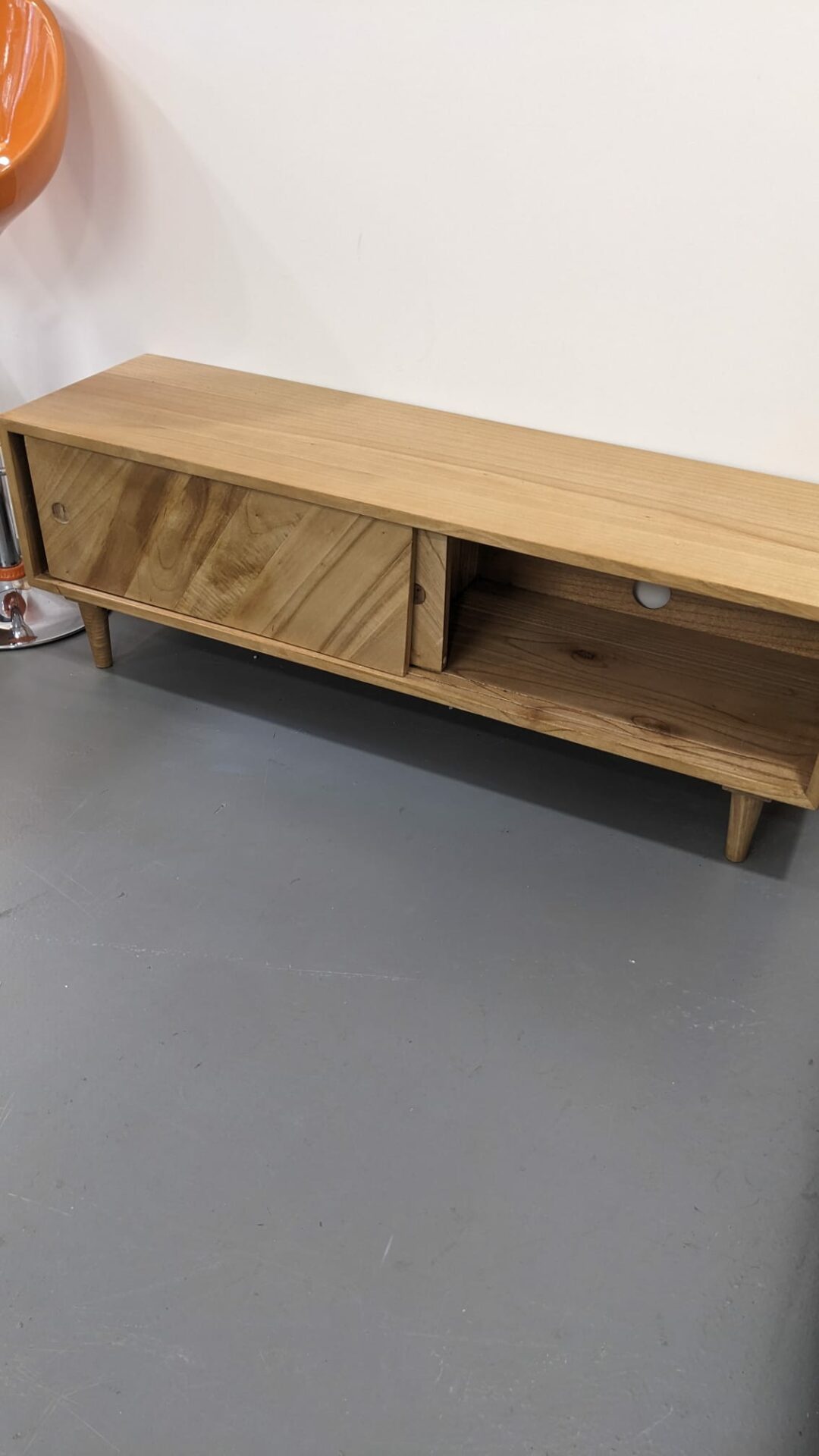 Meuble TV en mindi massif 135 cm – Image 4