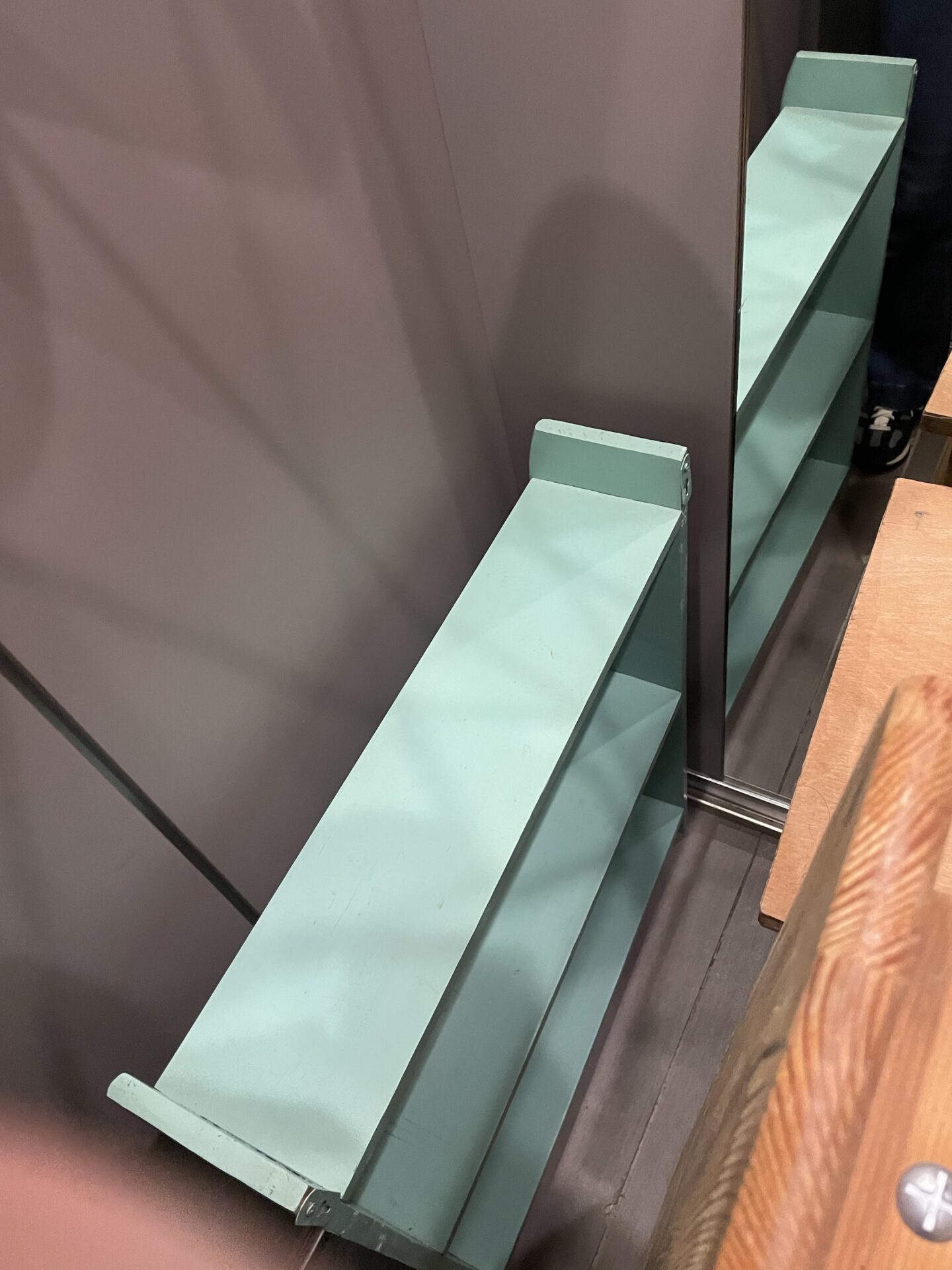 Étagères vertes en bois – Image 2