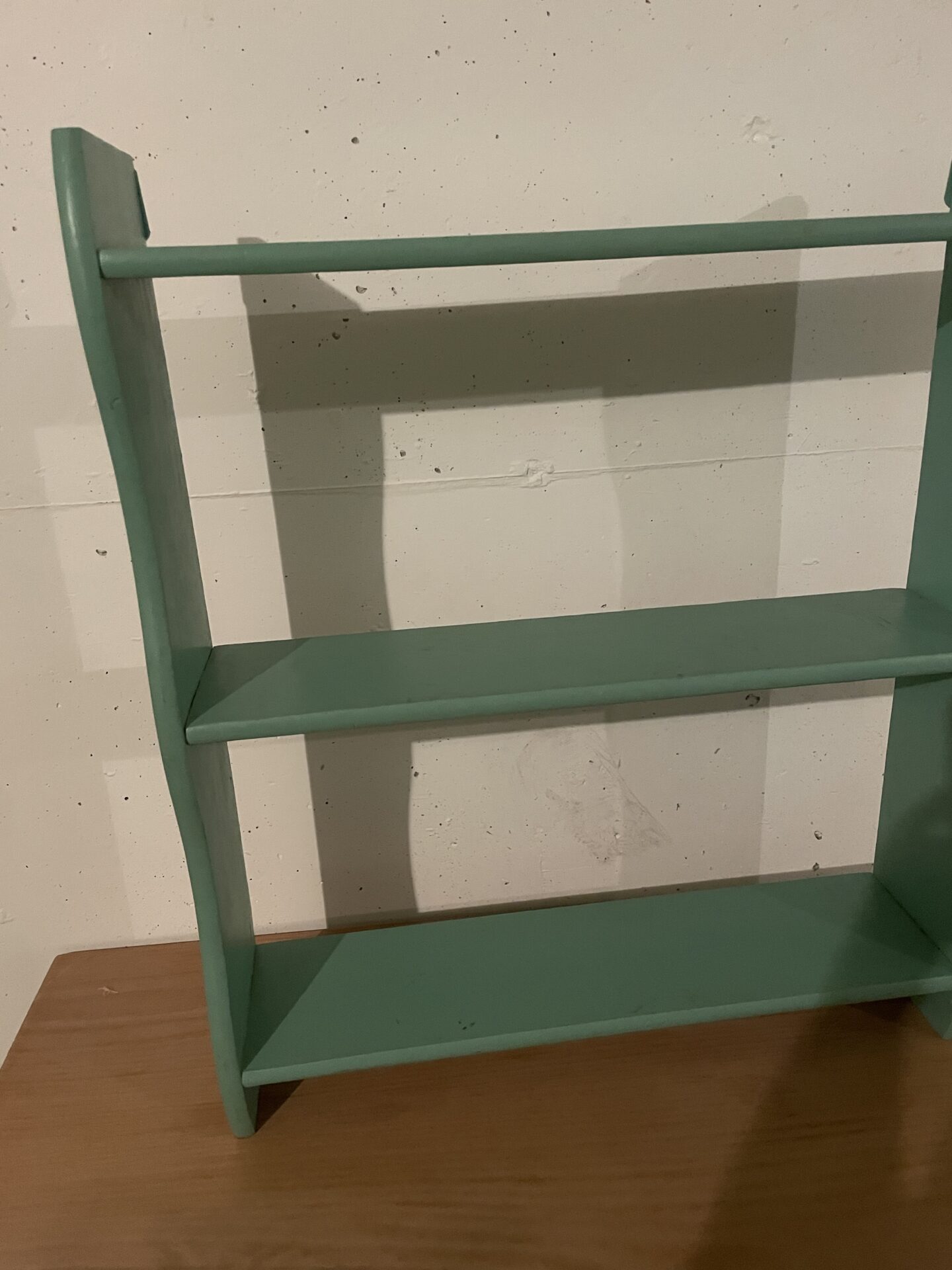 Étagères vertes en bois – Image 5