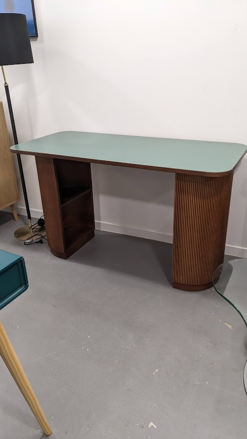 Bureau, Fratti – Image 2