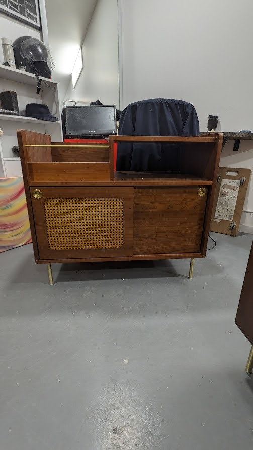 Meuble vinyles en plaqué noyer et cannage, Redpop – Image 3