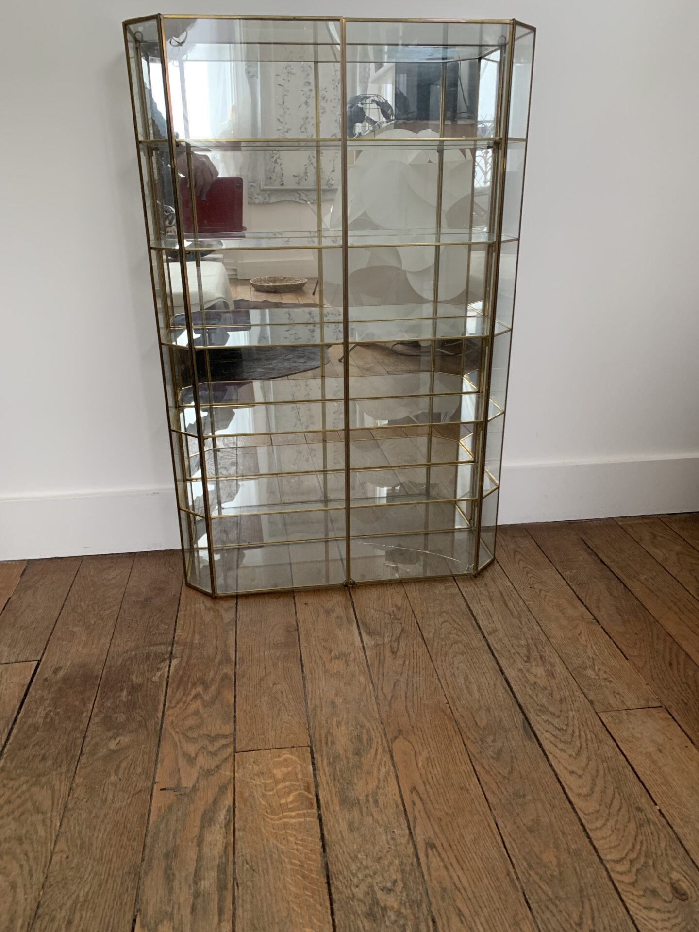 Vitrine vintage en verre, laiton et fond miroir – Image 3