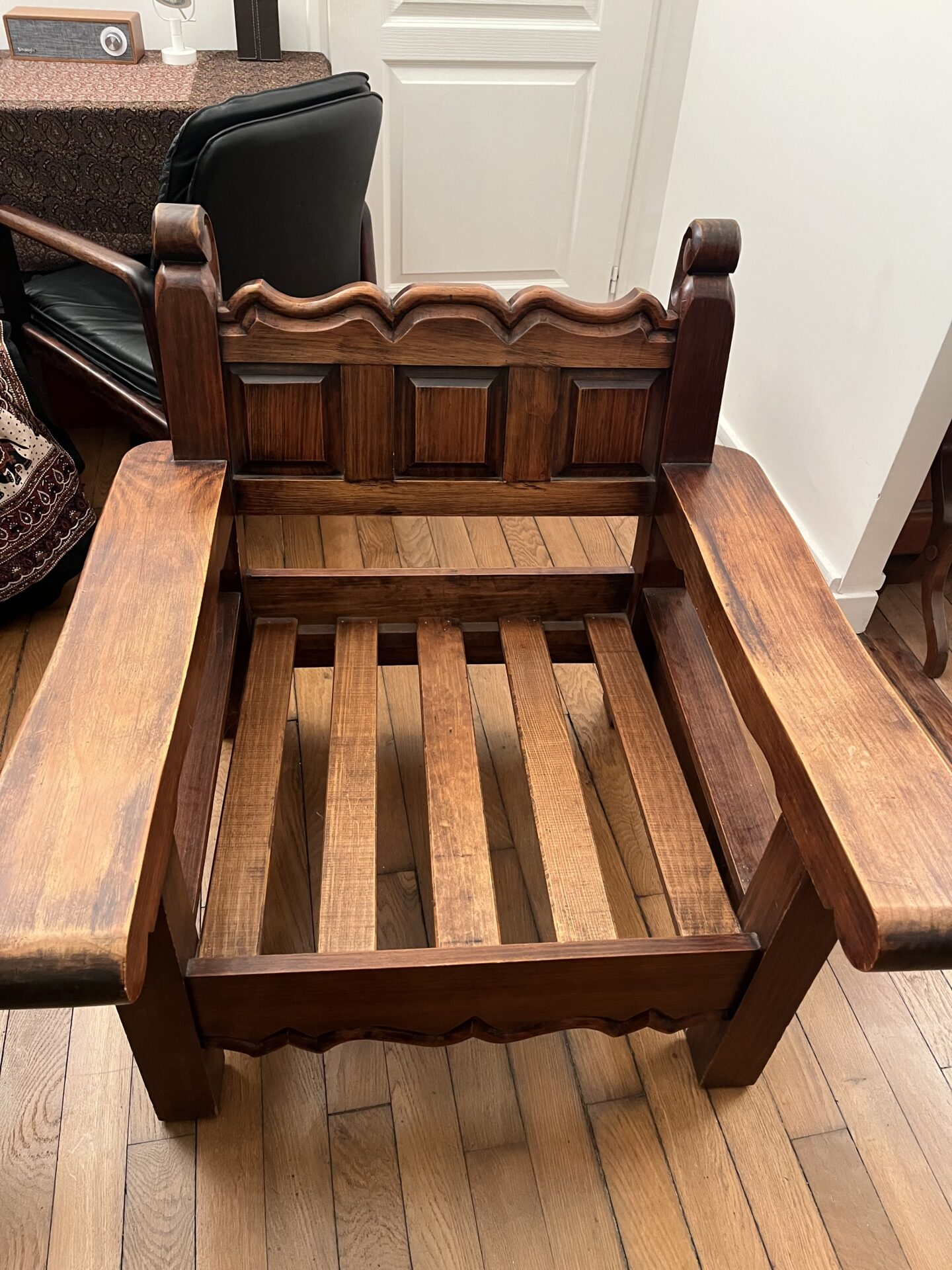 Deux beaux fauteuils en bois faits main – Image 3