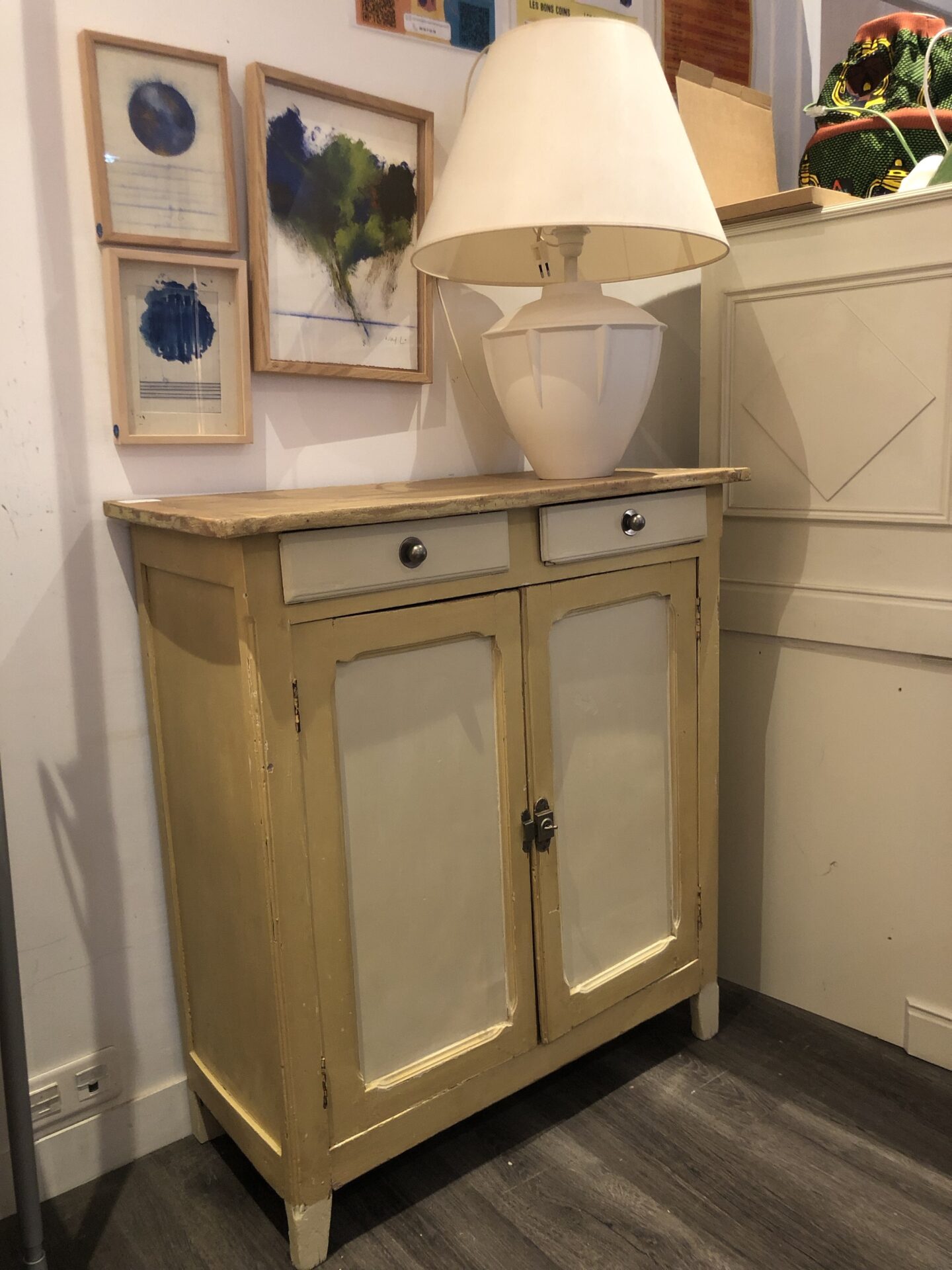 Buffet parisien patine jaune et blanc lin – Image 3