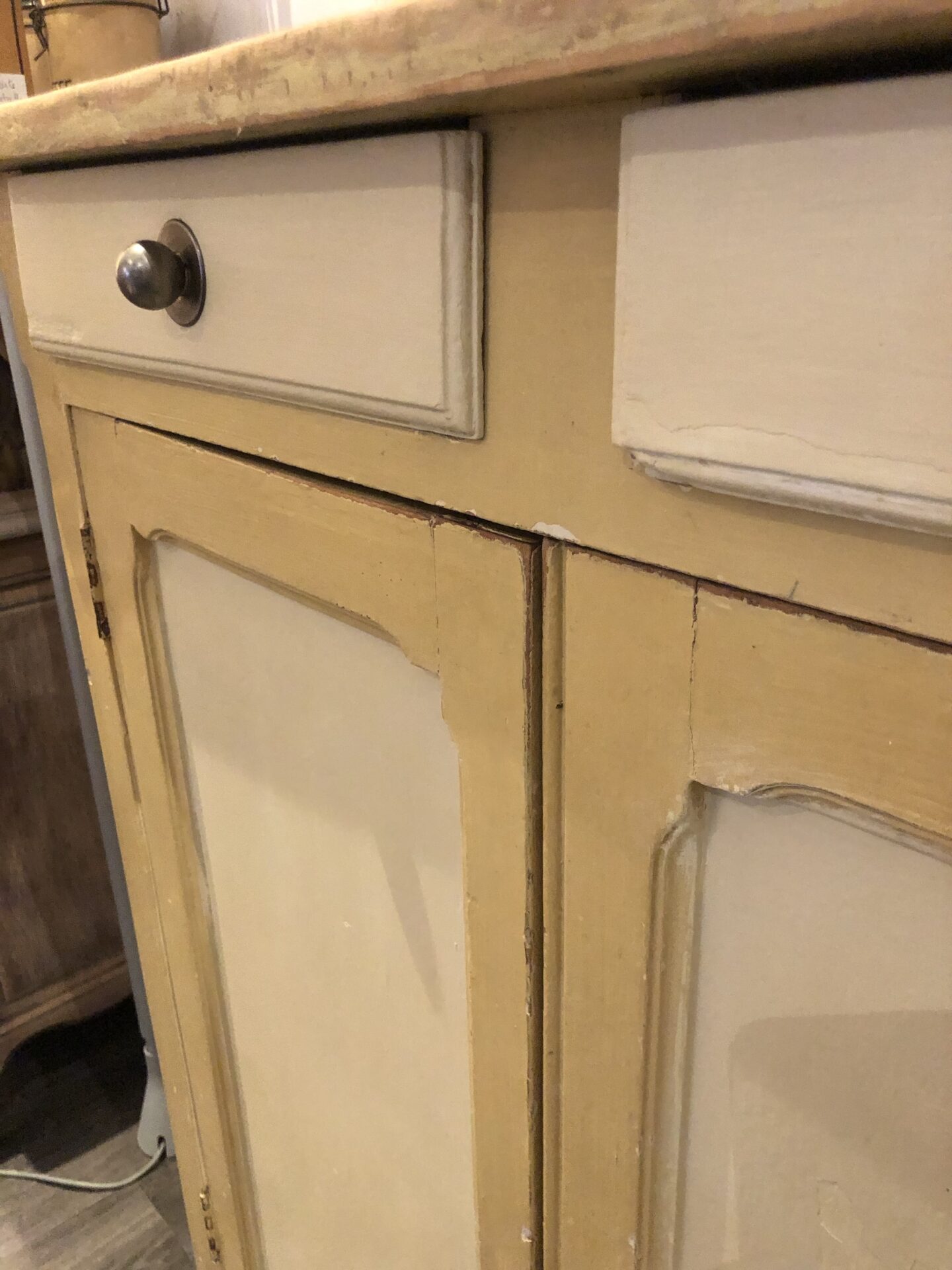 Buffet parisien patine jaune et blanc lin – Image 7