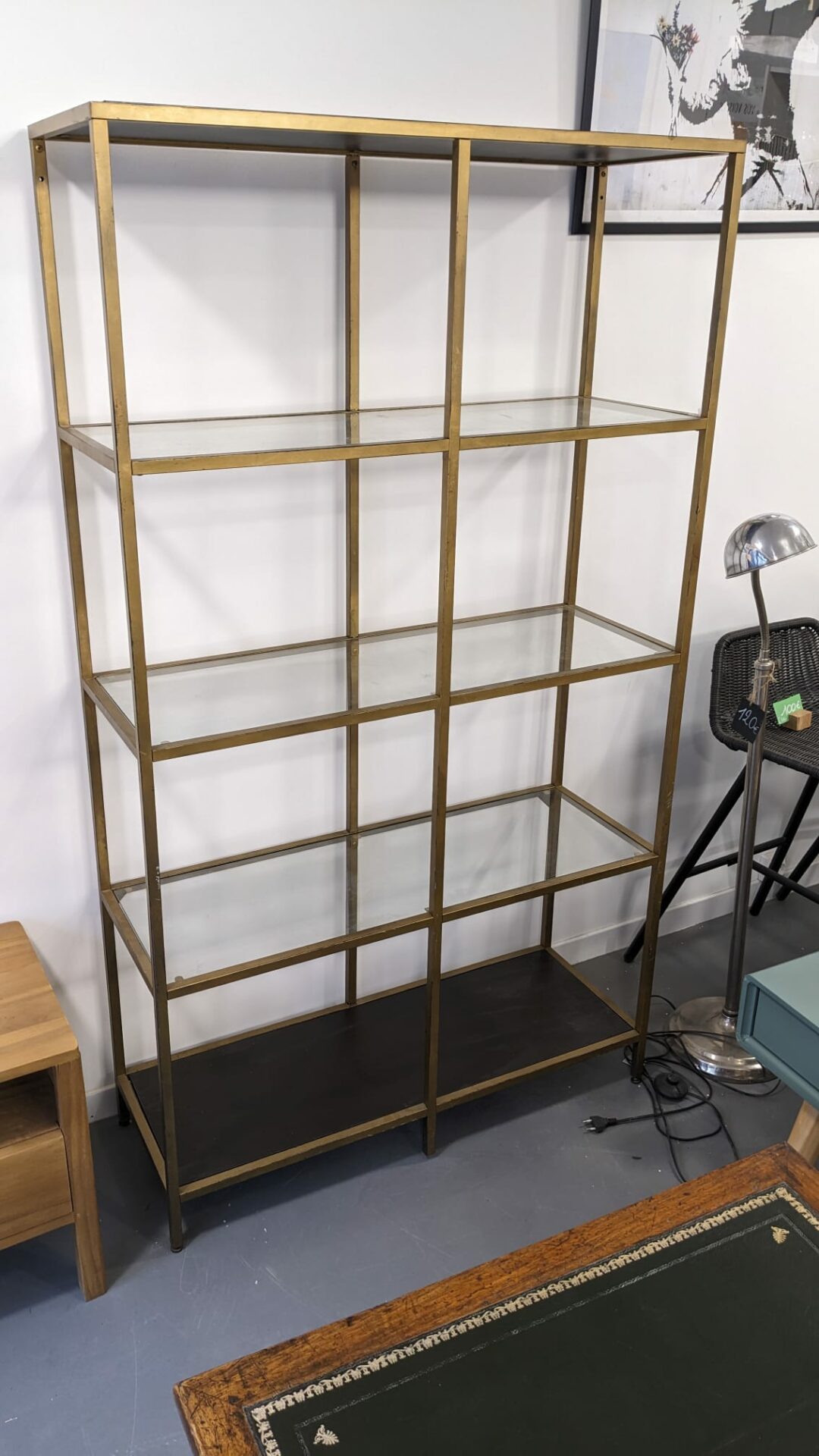 Étagère métal doré et verre – Image 3