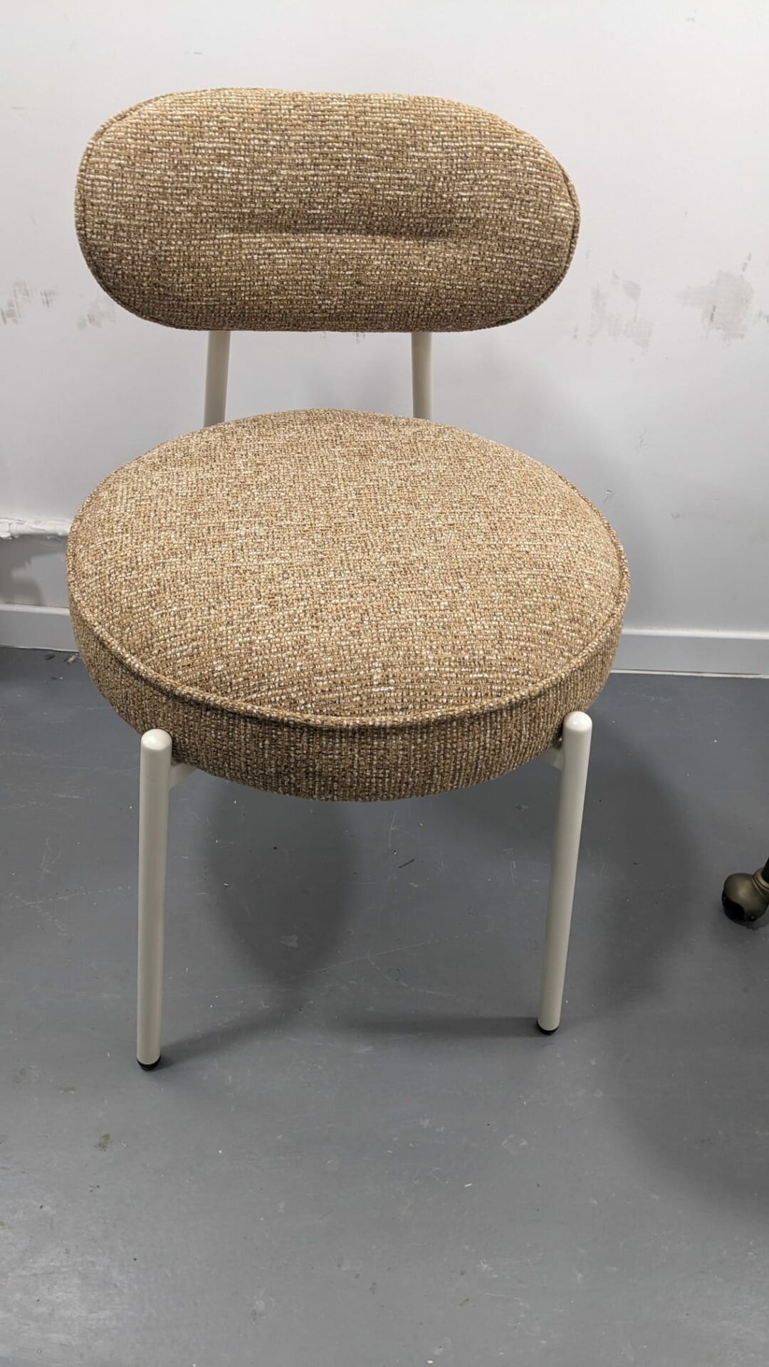 Chaise MILO, Jaune moucheté & fer noir – Image 4