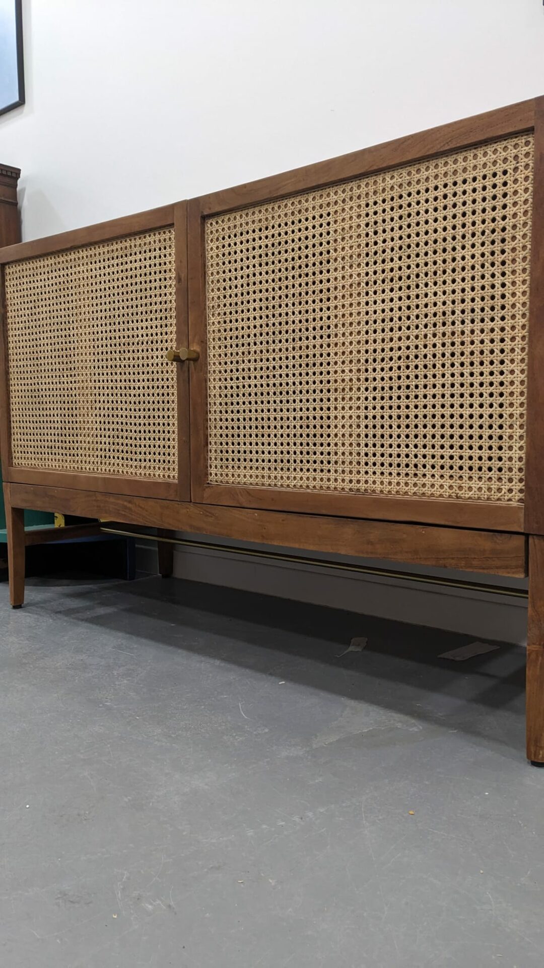 Buffet en acacia massif et cannage LEONTINE – Image 3