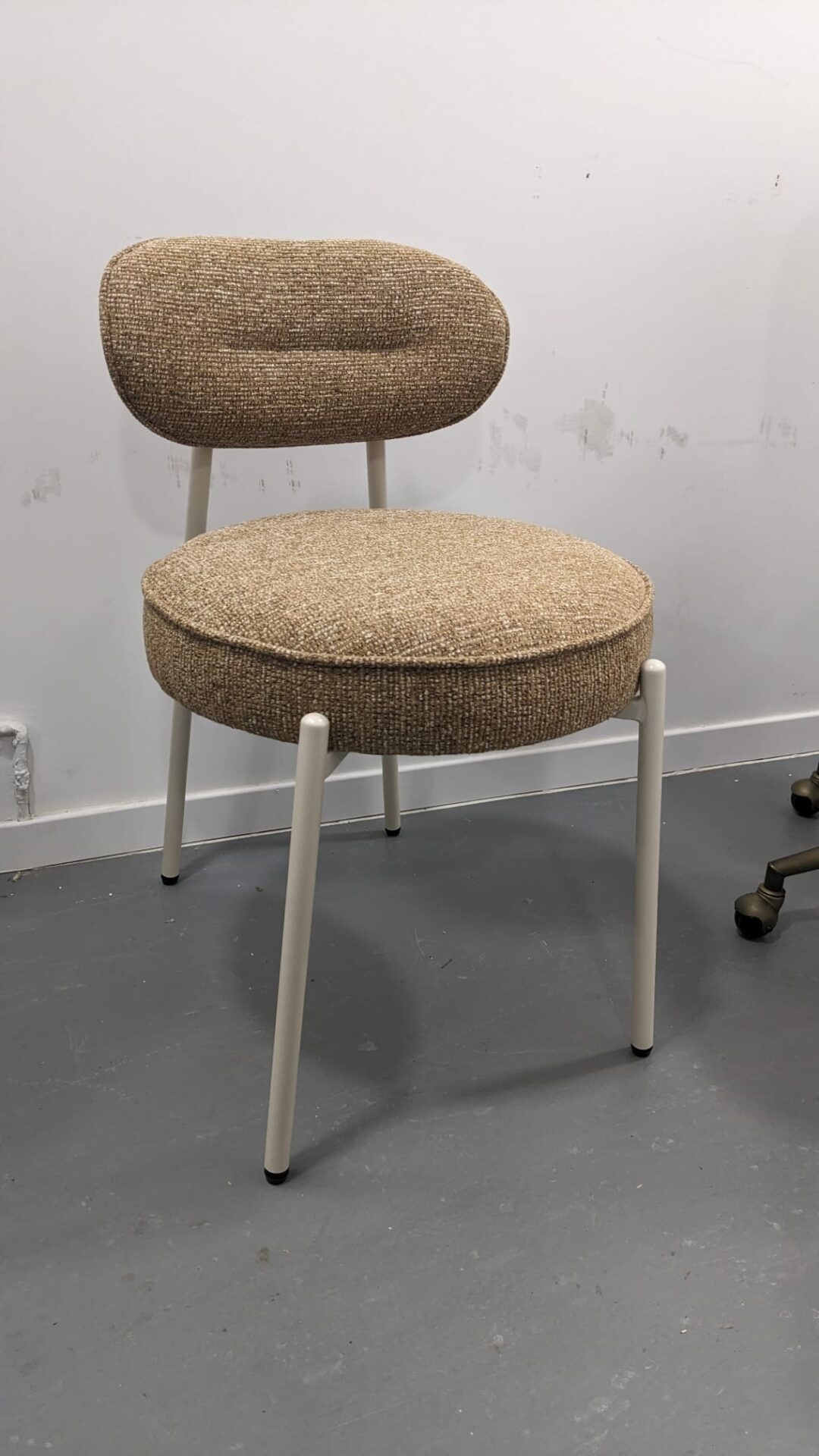 Chaise MILO, Jaune moucheté & fer noir – Image 2