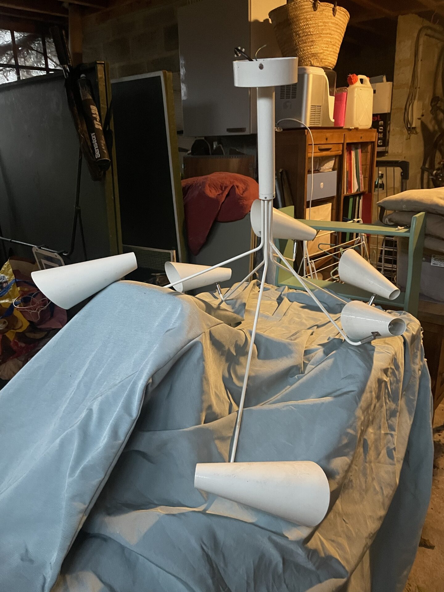 Plafonnier vintage 6 bras orientables en metal blanc – Image 8