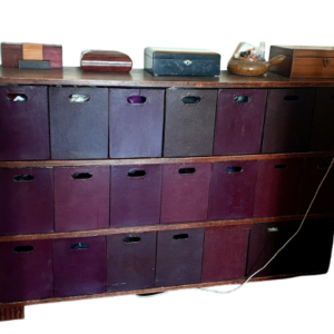 Buffet en bois teinté