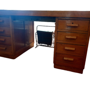 Bureau en chêne verni