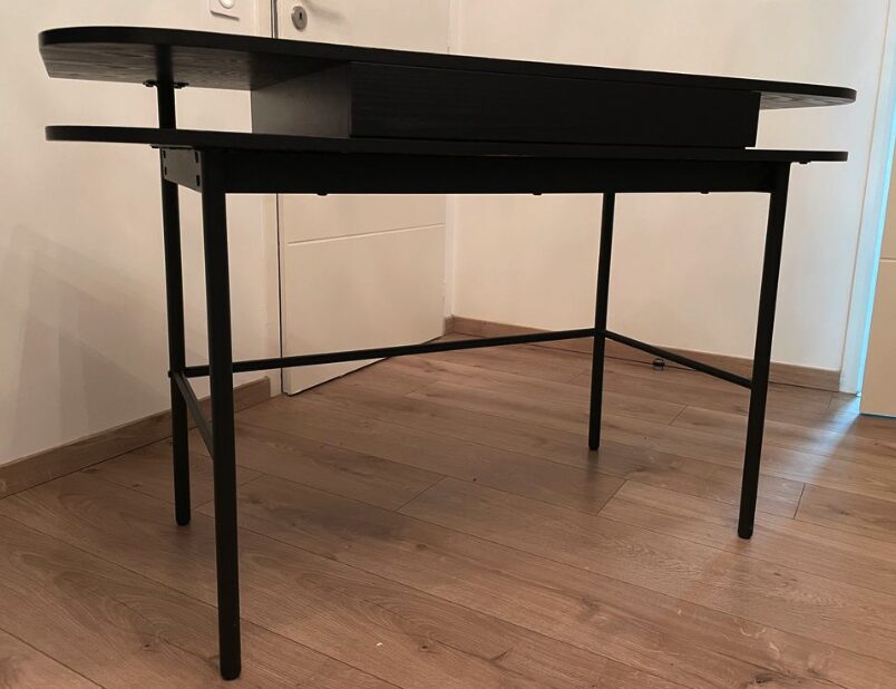 Bureau Maisons du Monde noir au design épuré – Image 3