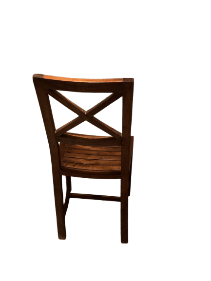 2 chaises en bois