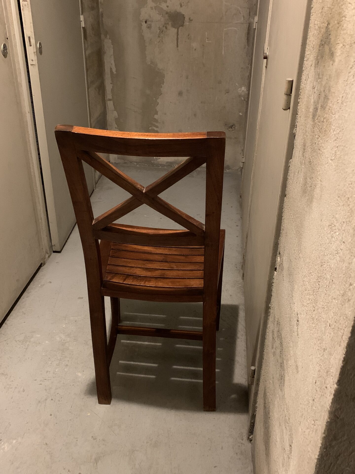 2 chaises en bois – Image 2
