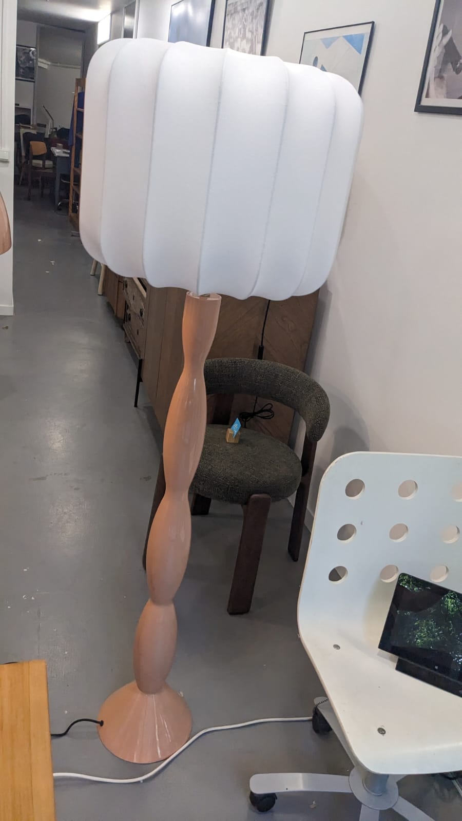 Lampadaire HANAKI, Beige caramel – Image 3