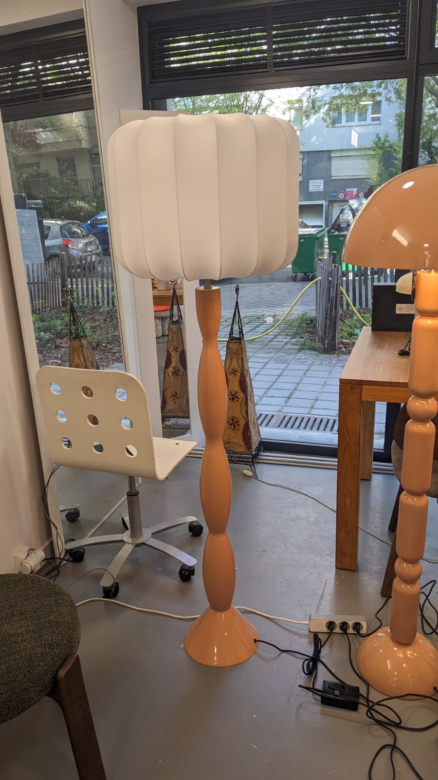 Lampadaire HANAKI, Beige caramel – Image 4