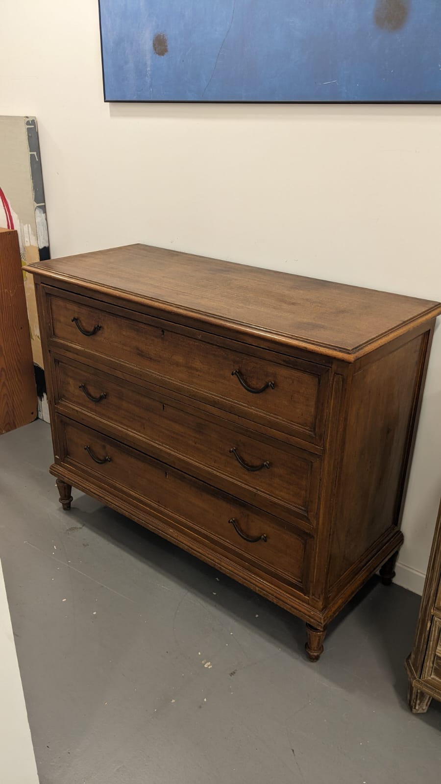 Commode de style Louis XVI en bois massif – Image 2