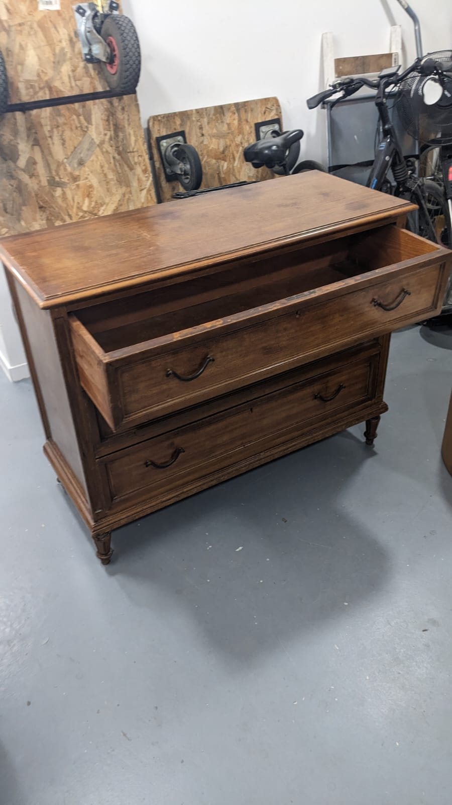 Commode de style Louis XVI en bois massif – Image 7