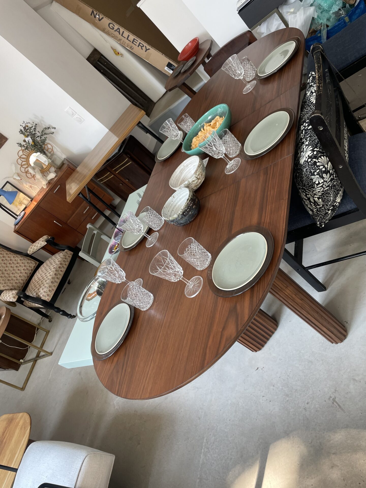 Table à manger extensible ADRIANO 4-8 personnes en placage noyer – Image 16