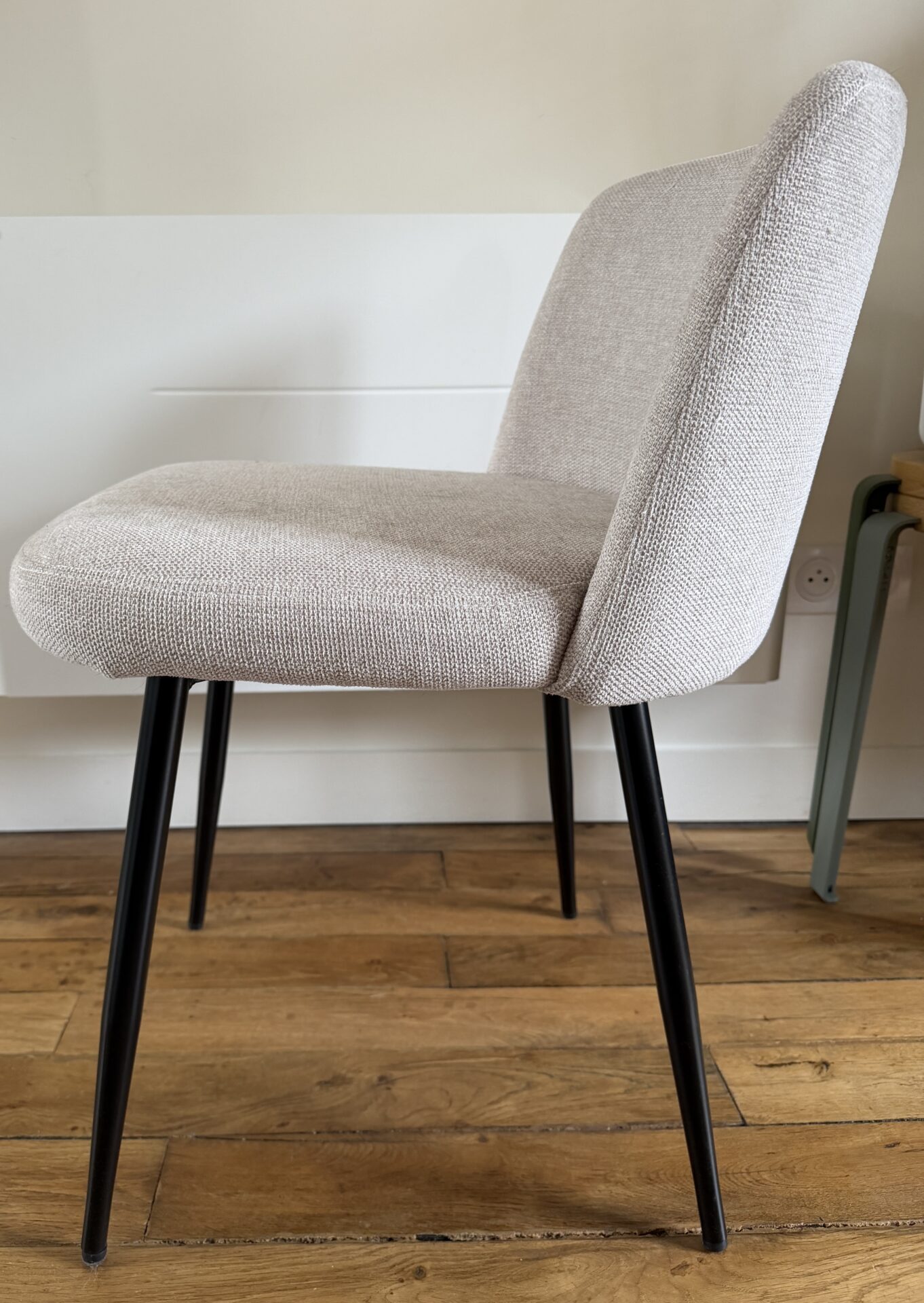 Chaises en tissu beige (lot de 4) – Image 4