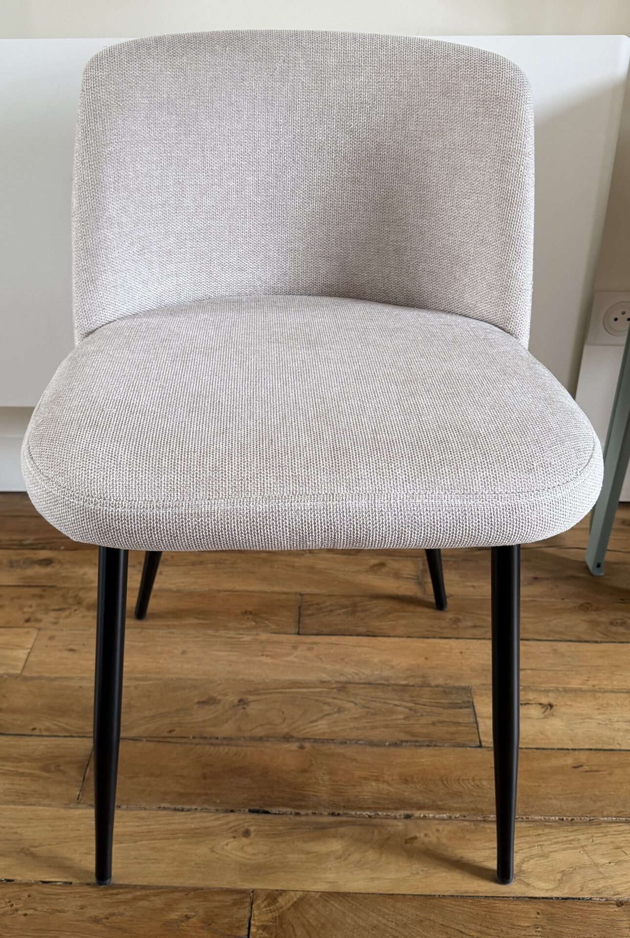 Chaises en tissu beige (lot de 4) – Image 3